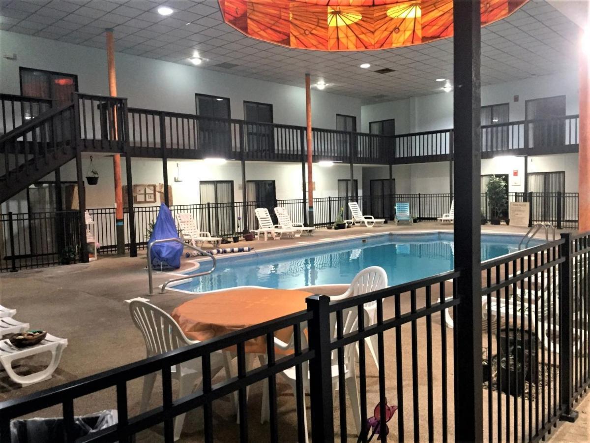 Hutchi Bell Hotel South Hutchinson Exterior foto