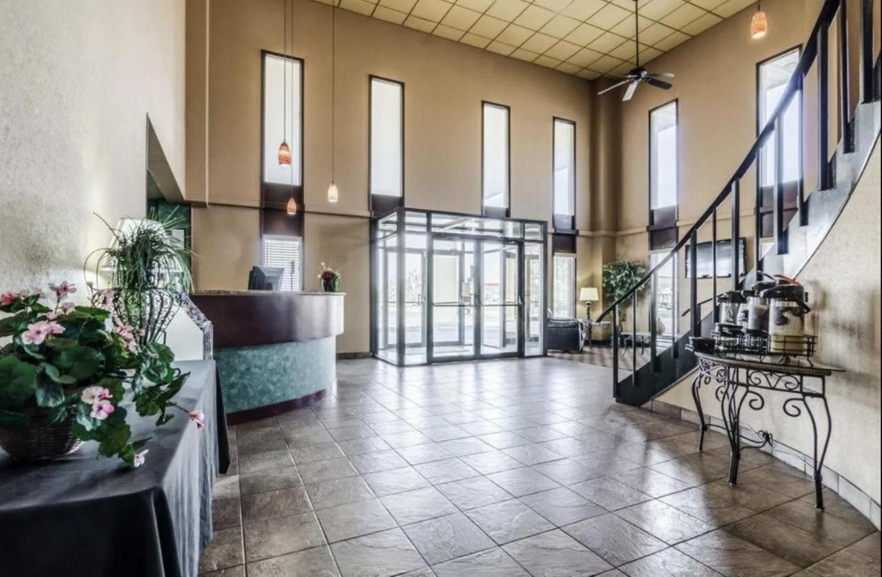 Hutchi Bell Hotel South Hutchinson Exterior foto